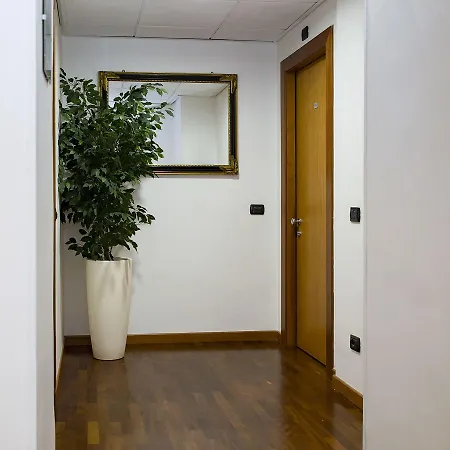 ゲストハウス ルームズ&スイーツ