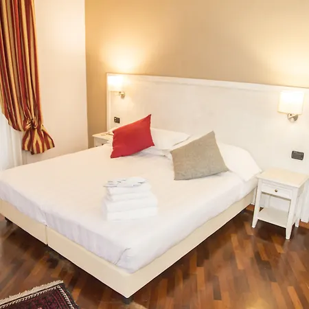 ゲストハウス ルームズ&スイーツ ローマ