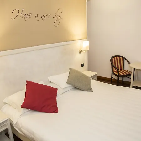 ルームズ&スイーツ ゲストハウス ローマ