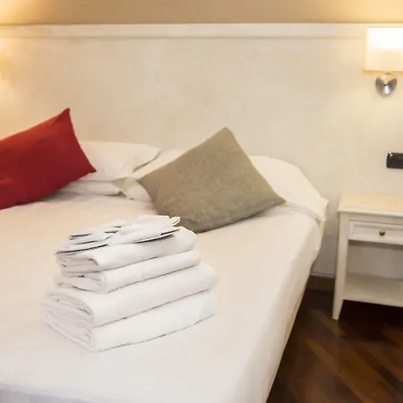 ルームズ&スイーツ 4*