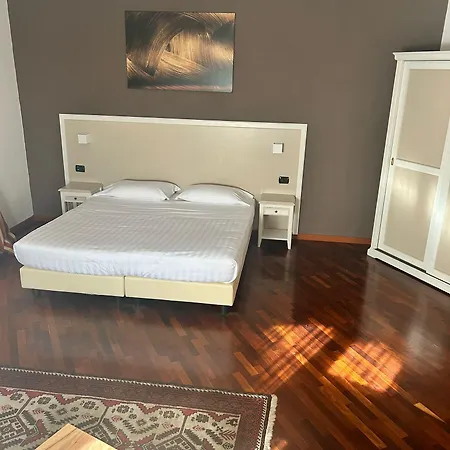 ルームズ&スイーツ ローマ