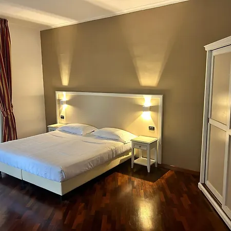 ゲストハウス ルームズ&スイーツ