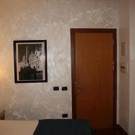 & Vendégház 2*